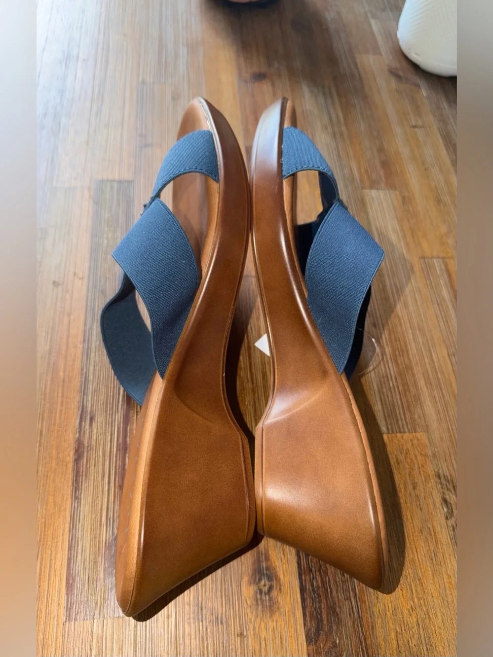 Italian Shoemakers Wedge Sandals With Crisscross Straps Women’s NEW